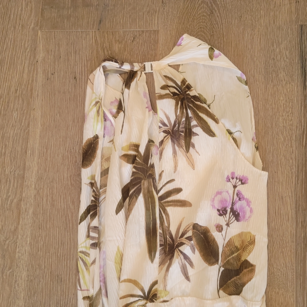 Vince Dress ! Wrap around.. floral print. Clasp closure on back - Picture 2 of 4
